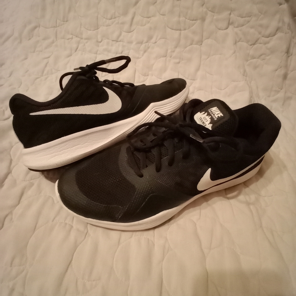 Women's Nike Shoes 9.5